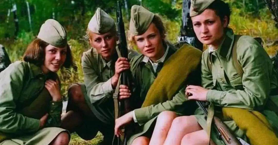 二戰時 戰鬥民族女兵的軍服只有短裝短裙嗎？冬天也只穿這一種嗎？